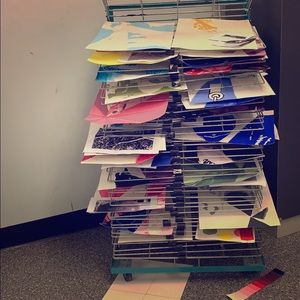 Im selling a drying rack for art paintings